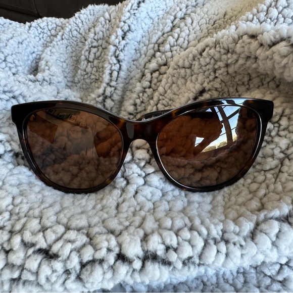 Burberry Sunglasses B4199 - Picture 3 of 12